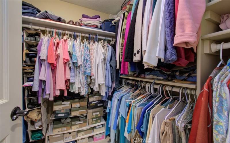 WALK-IN CLOSET PRIMARY BEDROOM