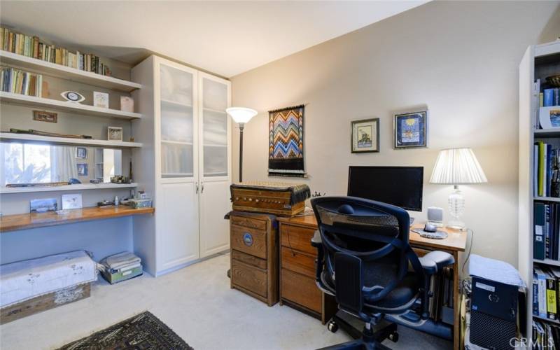 GUEST BEDROOM STORAGE CLOSET & BOOK SHELVES