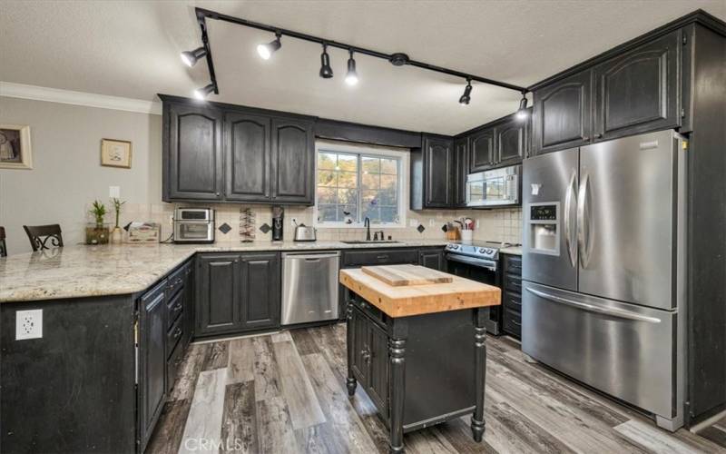 Beautiful Kitchen with Granite Countertops