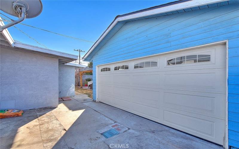 detached garage door