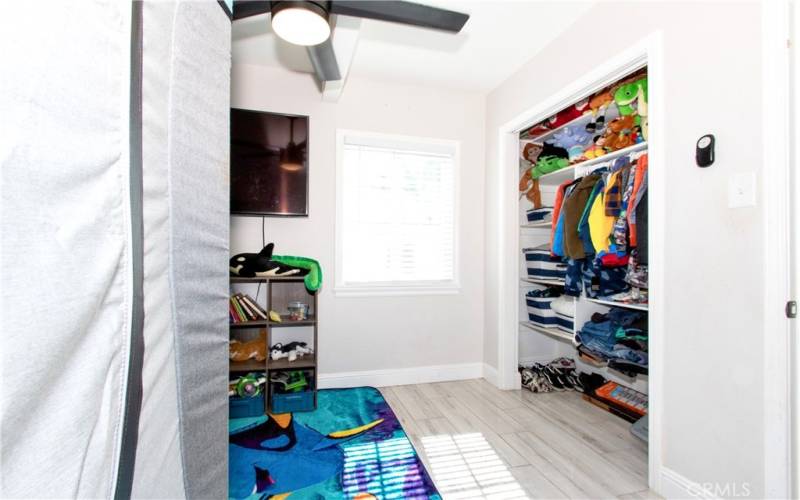 Custom Closet Organized Shelving