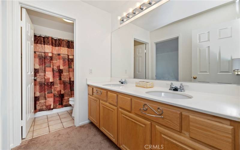 Jack and Jill Bathroom between the 2 Bedrooms Upstairs