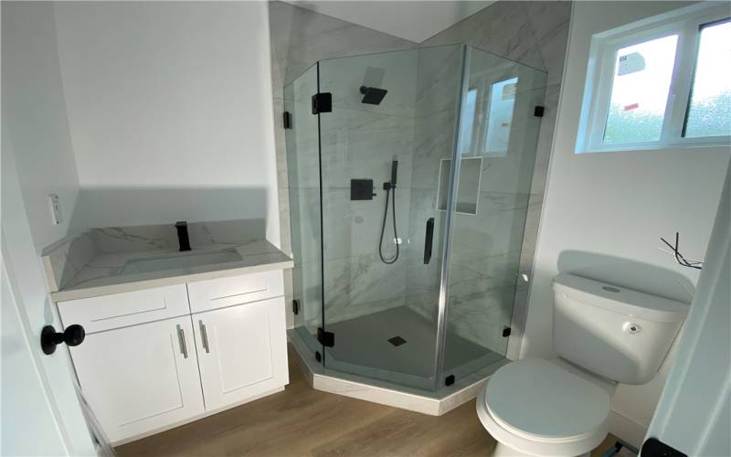 Master Bath 1-IP