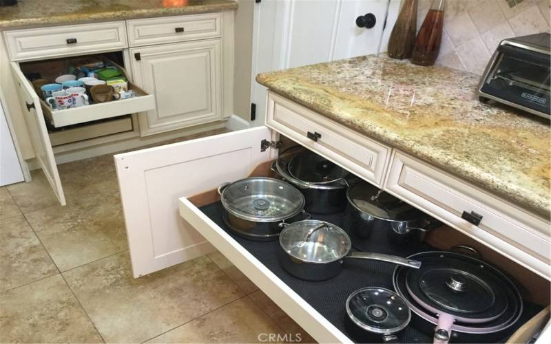 Sliding drawers in kitchen cabinets