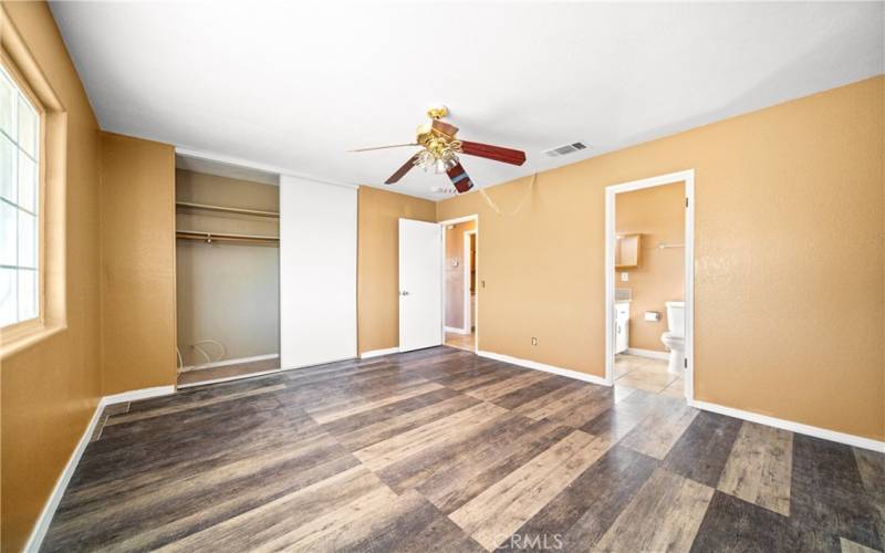 Primary bedroom w/closet