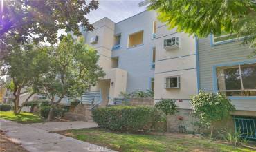 345 N Kenwood 205, Glendale, California 91206, 3 Bedrooms Bedrooms, ,2 BathroomsBathrooms,Residential Lease,Rent,345 N Kenwood 205,SR24253115