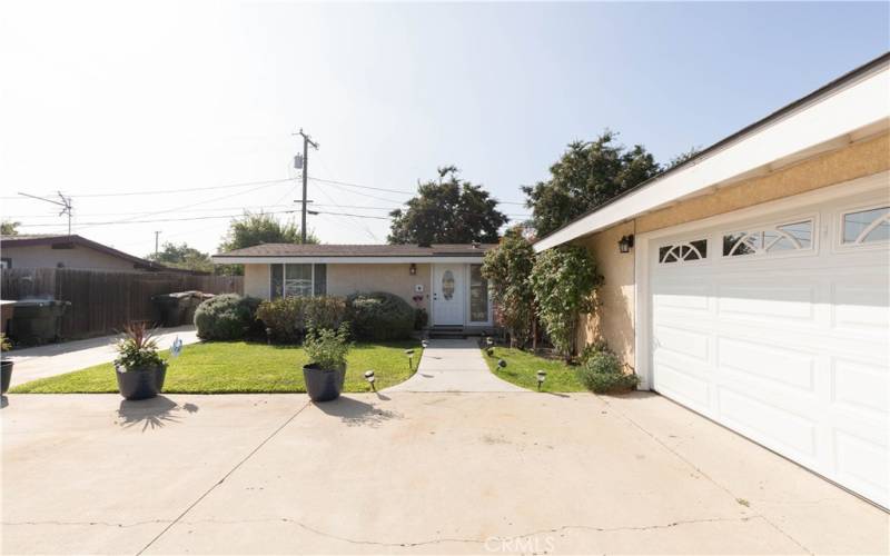 2-Car Garage and nice walkway