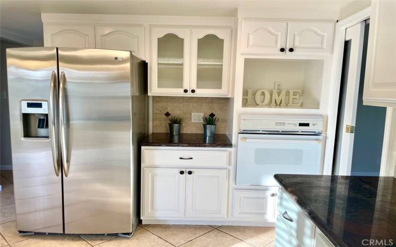 Kitchen Cabinets & Storage