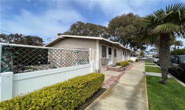 203 Pecan Avenue, Huntington Beach, California 92648, 1 Bedroom Bedrooms, ,1 BathroomBathrooms,Residential Lease,Rent,203 Pecan Avenue,OC24253922