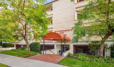 110 N Everett Street 207, Glendale, California 91206, 2 Bedrooms Bedrooms, ,2 BathroomsBathrooms,Residential Lease,Rent,110 N Everett Street 207,GD24254054