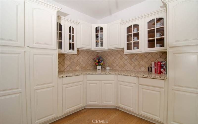 Eat-in dining area / kitchen / cabinets