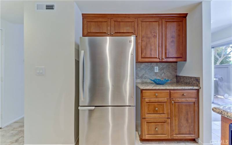 Refrigerator stays with home. Lots of kitchen storage!