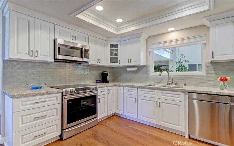 Beautiful Counter Tops & Tiled Backsplash