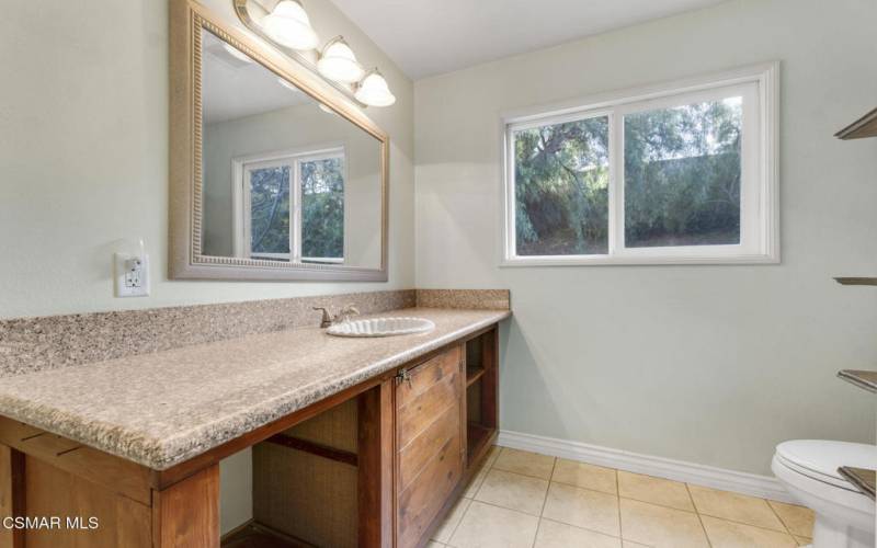 4662 Barnard St - Bathroom 2 off bedroom