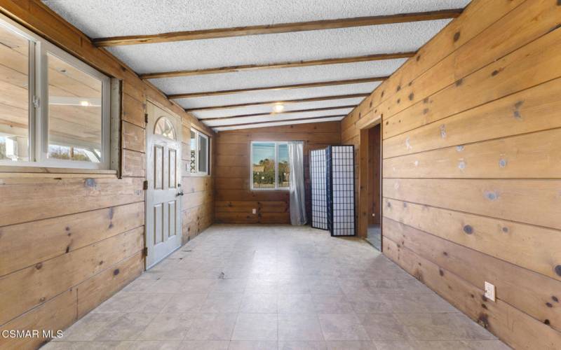 4662 Barnard St - Entry Foyer (5)