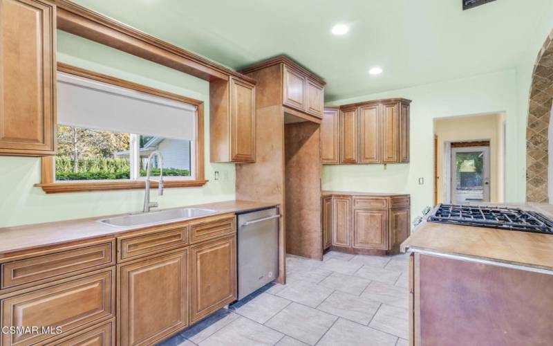 4662 Barnard St - Kitchen (3)