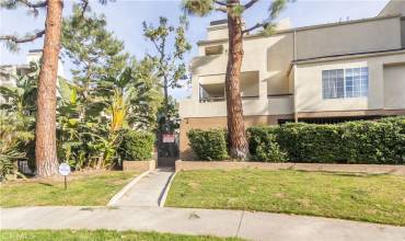 5500 Owensmouth Avenue 216, Woodland Hills, California 91367, 1 Bedroom Bedrooms, ,1 BathroomBathrooms,Residential Lease,Rent,5500 Owensmouth Avenue 216,SR24254687