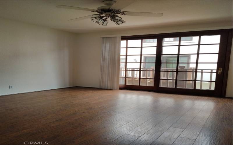 Dining room with balcony