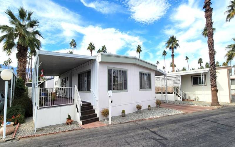 SIDE COVERED PATIO