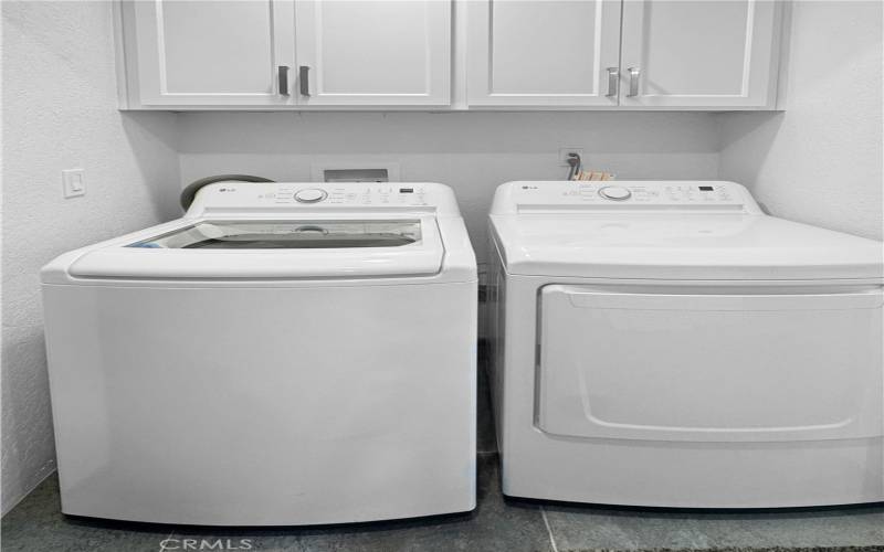 Main level washer and dryer