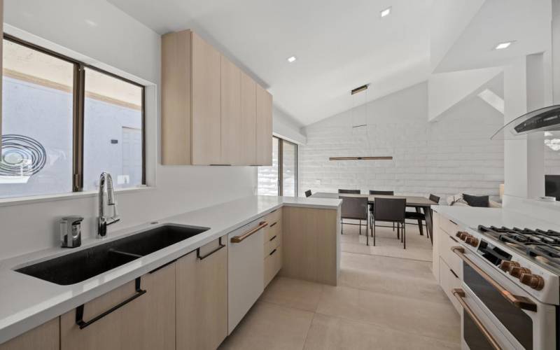 Clean Lines, Quartz, Modern Tiles