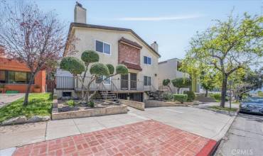 636 E Harvard Road C, Burbank, California 91501, 2 Bedrooms Bedrooms, ,3 BathroomsBathrooms,Residential Lease,Rent,636 E Harvard Road C,SR25001994