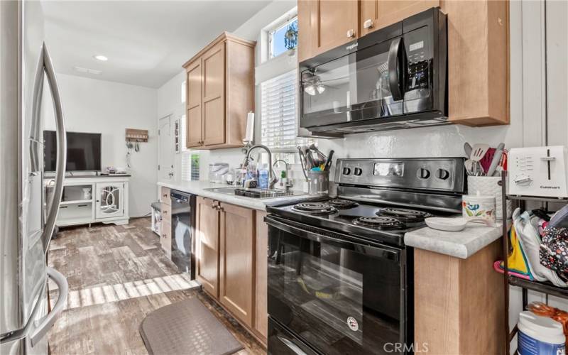 Kitchen w/lots of storage