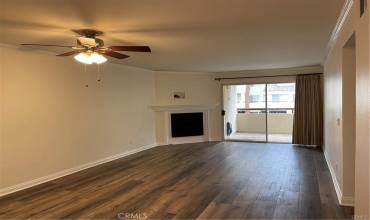 5510 Owensmouth Avenue 129, Woodland Hills, California 91367, 2 Bedrooms Bedrooms, ,2 BathroomsBathrooms,Residential Lease,Rent,5510 Owensmouth Avenue 129,SR25000876