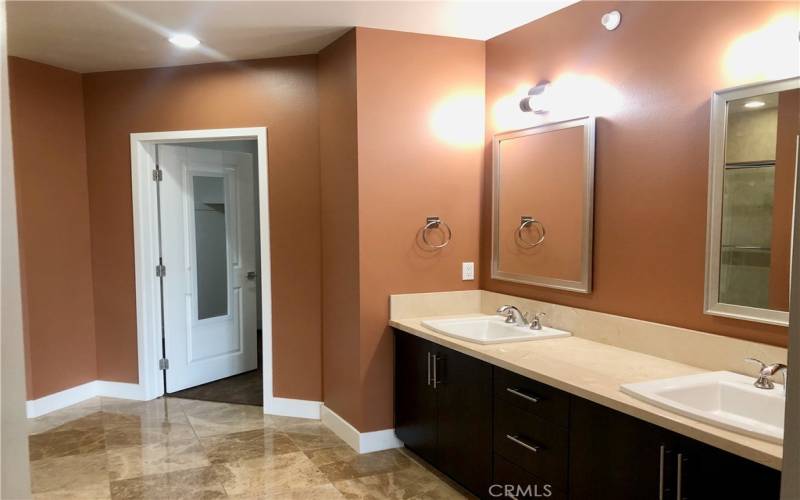 Master Bath#2 with tub/shower, toliet closet and large walkin closet