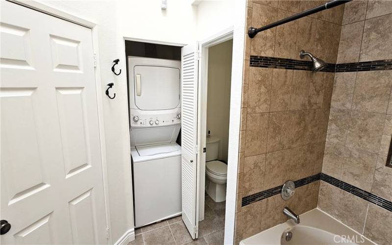 Walk-In Closet, Washer/Dryer in the Shower/Bath