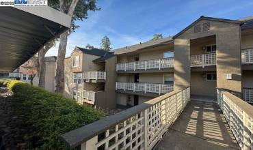 661 Royston Ln 337, Hayward, California 94544, 2 Bedrooms Bedrooms, ,2 BathroomsBathrooms,Residential,Buy,661 Royston Ln 337,41081363