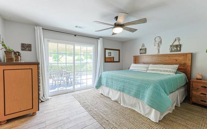 spacious primary bedroom with sliding door to the backyard.