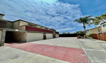 17181 ELM Street 6, Huntington Beach, California 92647, 3 Bedrooms Bedrooms, ,2 BathroomsBathrooms,Residential Lease,Rent,17181 ELM Street 6,NP25000681