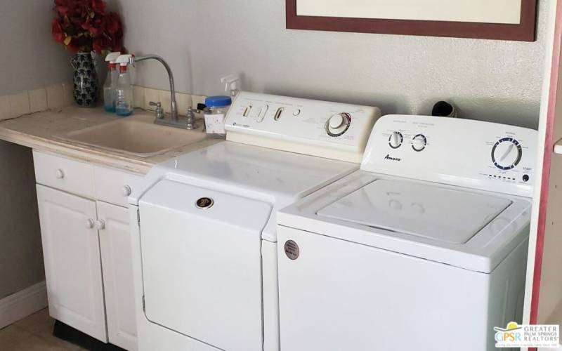 washer.dryer units + wash basin