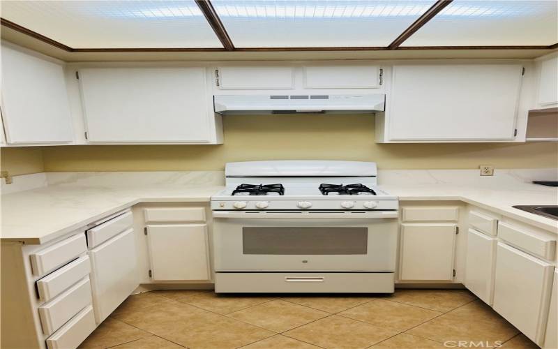 Modern Kitchen with dishwasher!