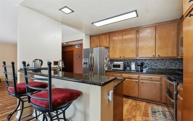 Kitchen bar/ with granite counter tops