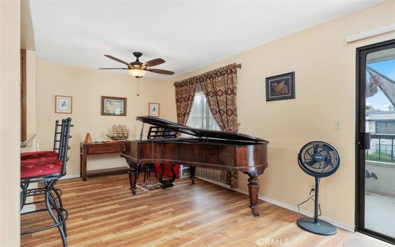 Dining area (piano does not convey)