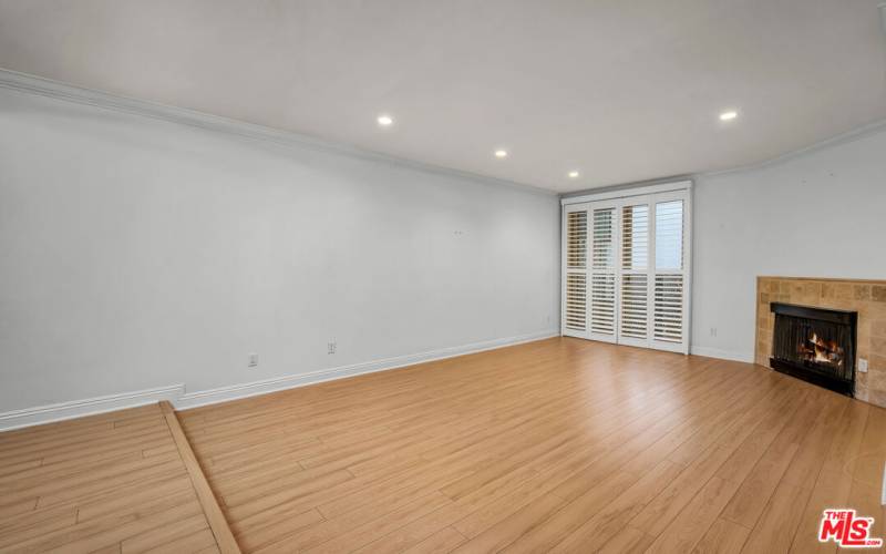 Expansive living room to balcony