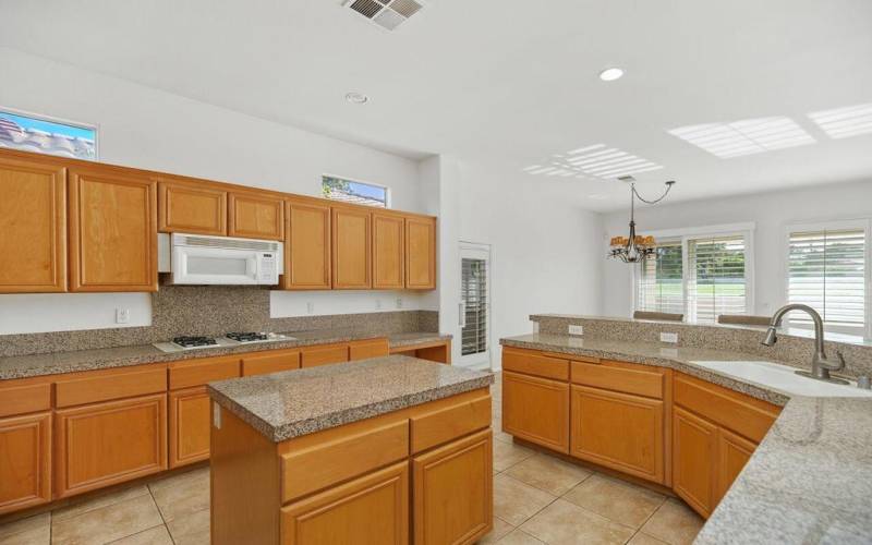 75715 Heritage - Great Room Kitchen 3