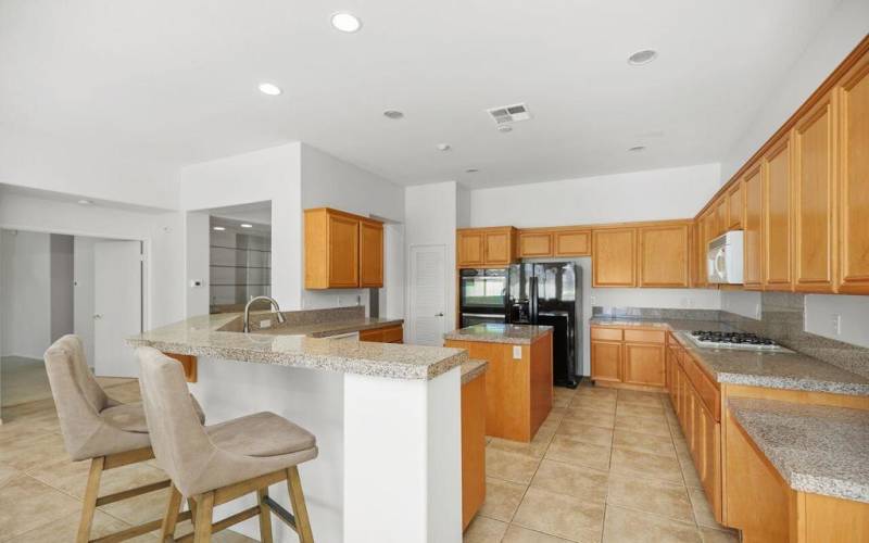 75715 Heritage - Great Room Kitchen 2