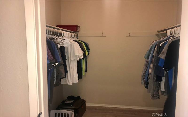 Primary suite walk in closet