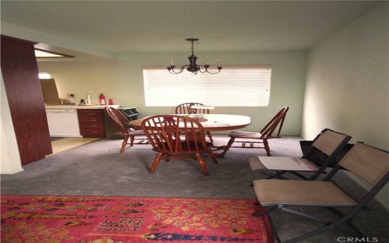 Livingroom into dining room