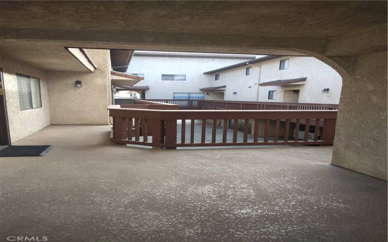 Common area balcony to front door