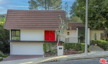 16986 Escalon Drive, Encino, California 91436, 3 Bedrooms Bedrooms, ,3 BathroomsBathrooms,Residential Lease,Rent,16986 Escalon Drive,24474945