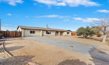 12650 Running Deer Road, Apple Valley, California 92308, 3 Bedrooms Bedrooms, ,2 BathroomsBathrooms,Residential,Buy,12650 Running Deer Road,IV24255182