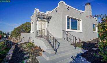 3103 Stuart St, Oakland, California 94602, 3 Bedrooms Bedrooms, ,1 BathroomBathrooms,Residential,Buy,3103 Stuart St,41080833