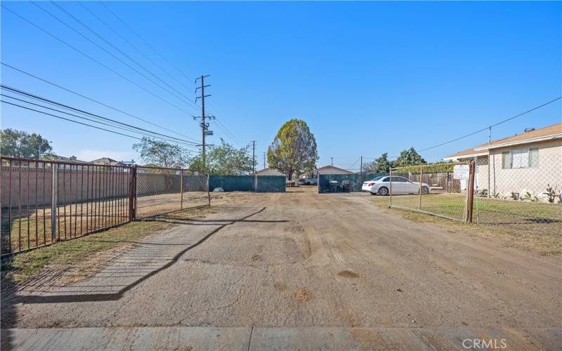 Huge Entrance Area to Lot