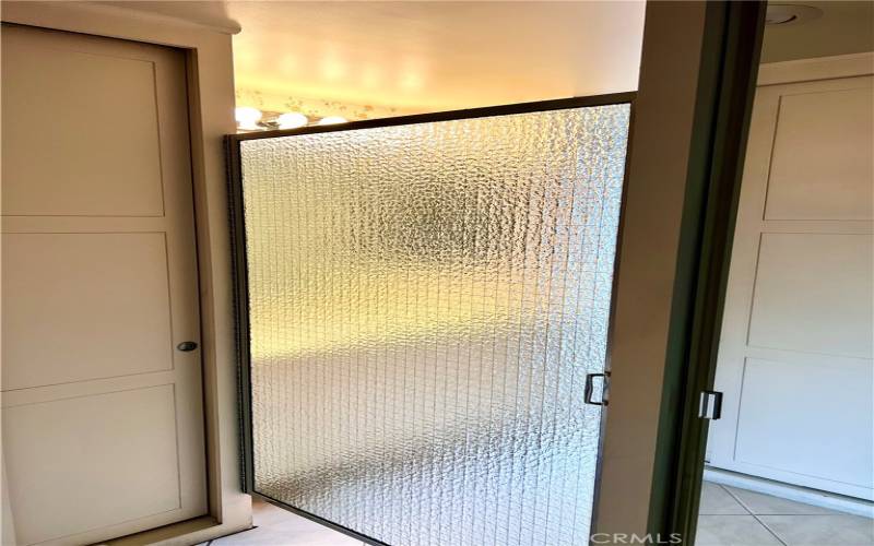 Unique Privacy Glass