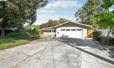 2327 Collins Ave, Pinole, California 94564, 3 Bedrooms Bedrooms, ,2 BathroomsBathrooms,Residential,Buy,2327 Collins Ave,41078136