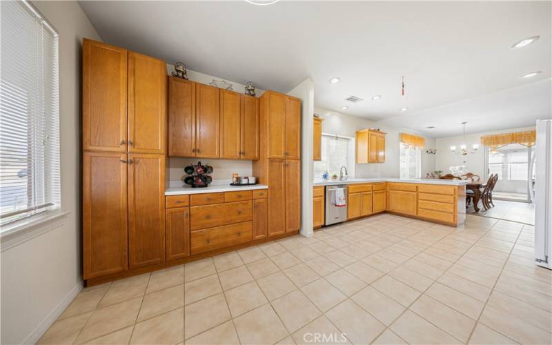 Breakfast Area / Kitchen